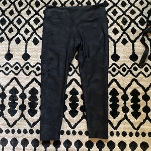 Virus Capri Black Camo Leggings
